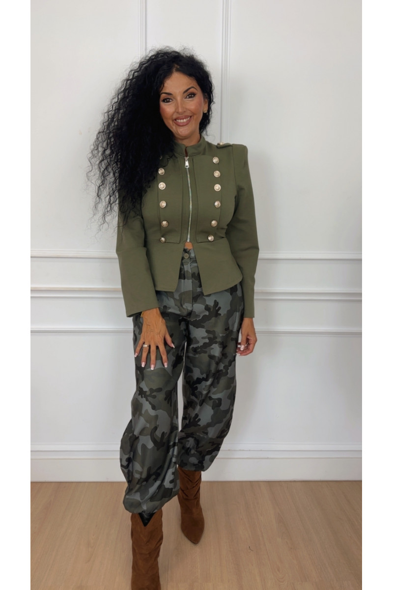 Pantalón camuflaje botón
