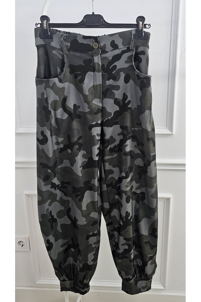 Pantalón camuflaje botón