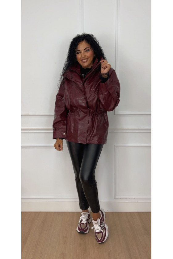 Chaqueta ajustable polipiel burdeos