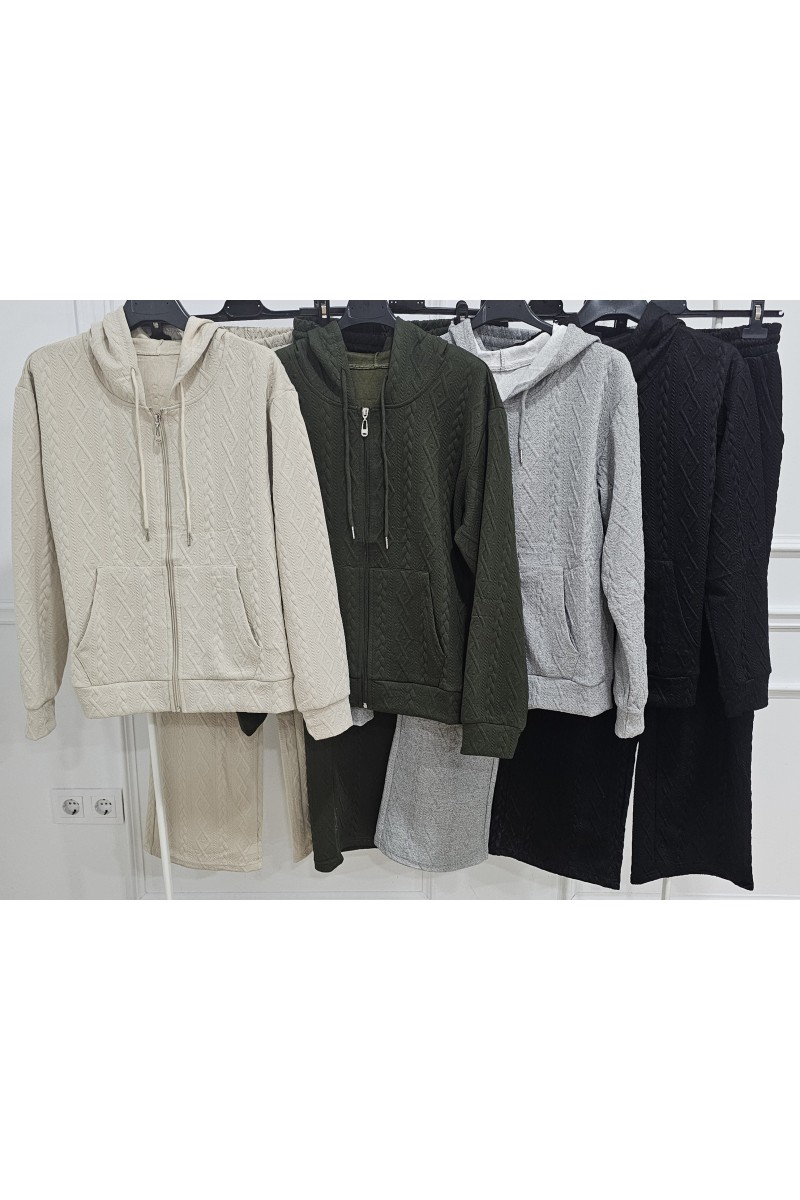 Conjunto chándal relieve