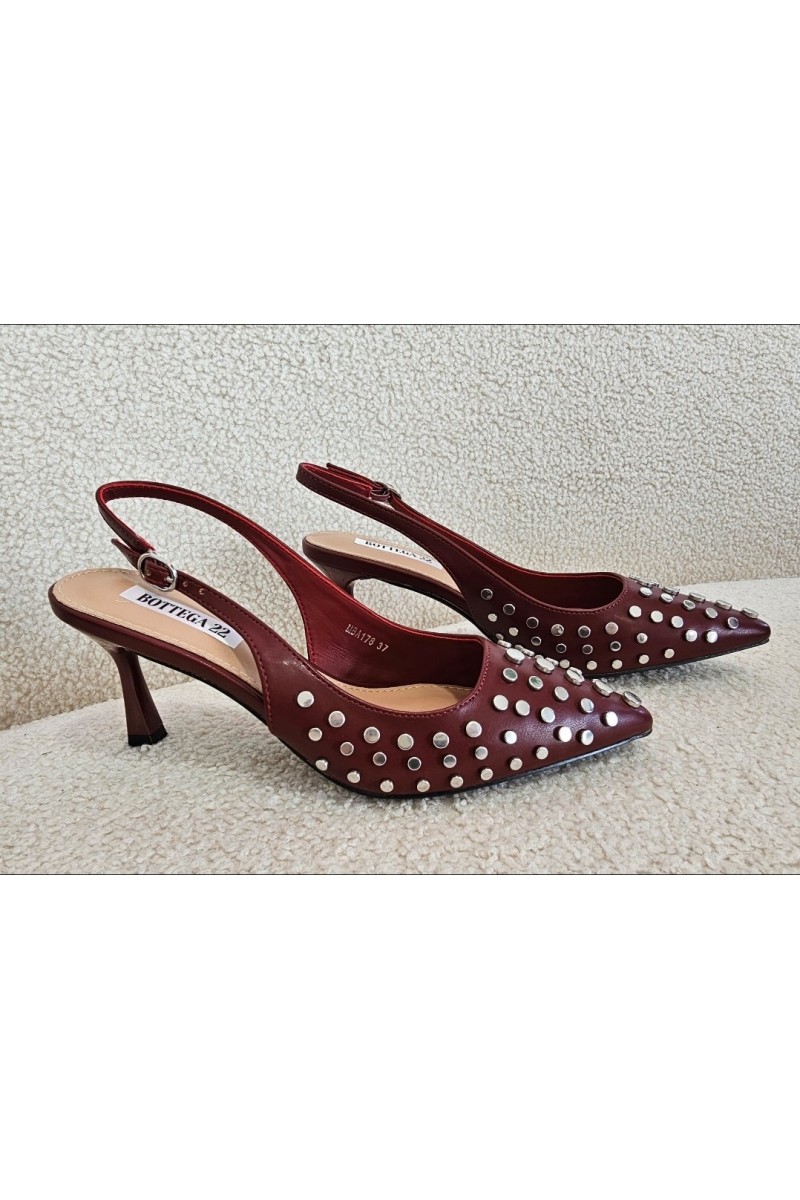Tacón tacha burdeos