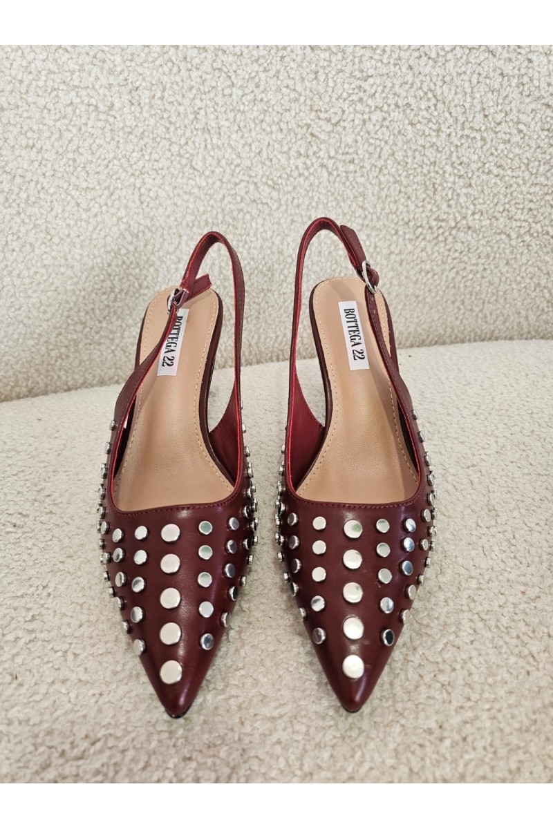 Tacón tacha burdeos