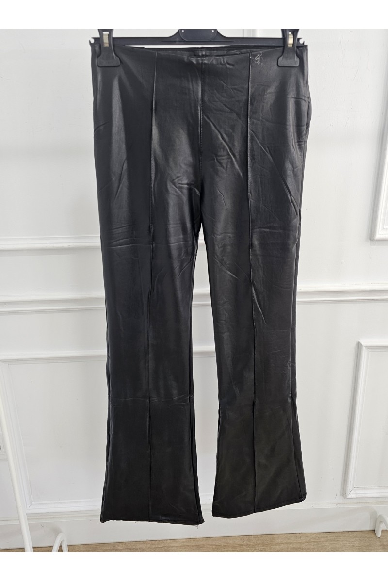 Pantalón polipiel campana