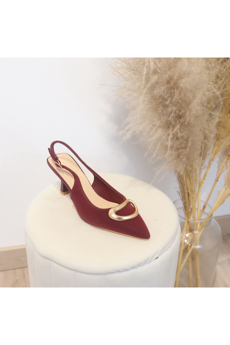 Stiletos detalles gold burdeos