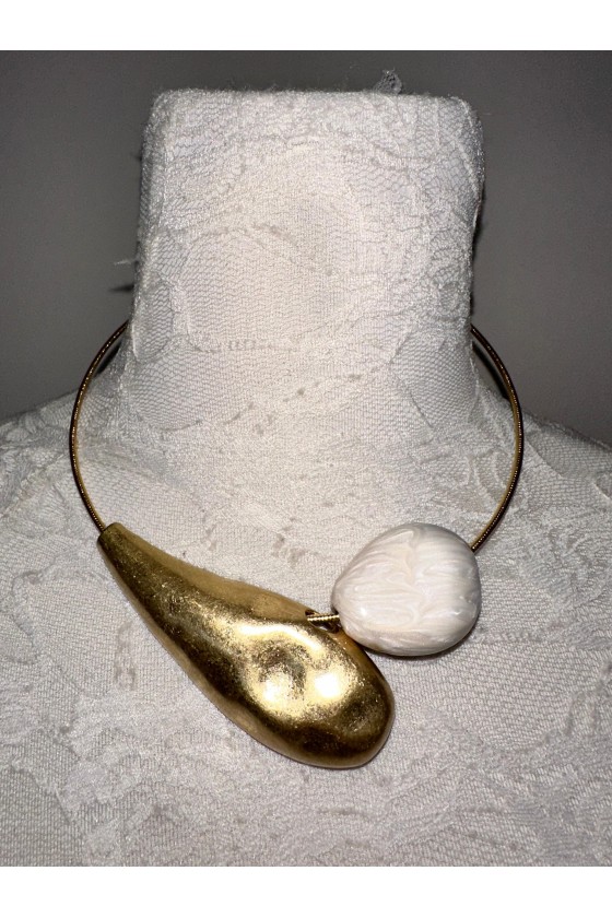 Collar choker dorado y nácar